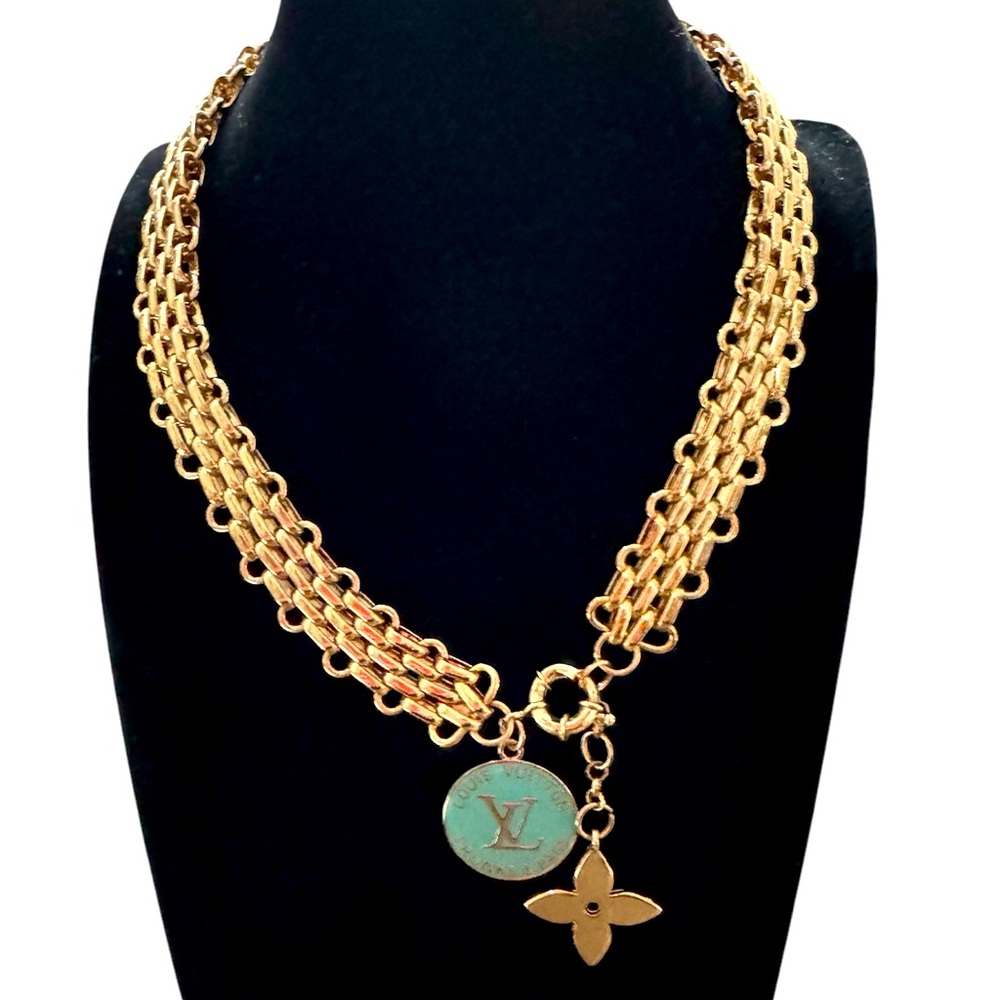 Louis Vuitton zipper pull on a gold tone Chain Necklace with toggle - Picture 3 of 7